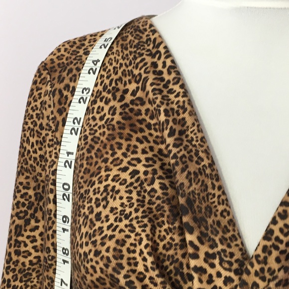 Barbara Lesser Leopard print top. - Picture 6 of 8